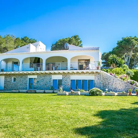 Cala Blanca Villa *
