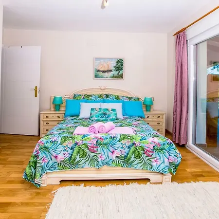 Cala Blanca Villa *